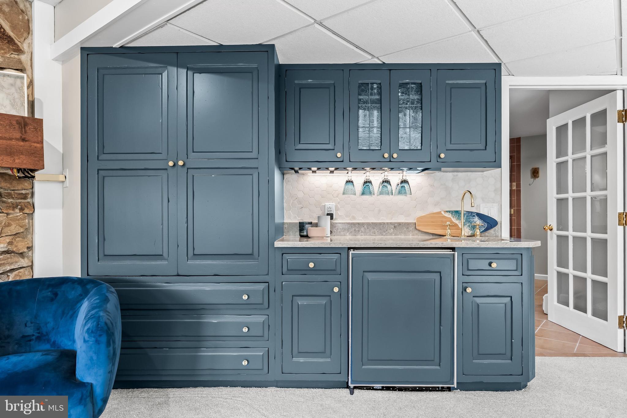 286 Chippewa Trail Medford Lakes, NJ 08055 - Photo 42 of 120 Wet bar in family room