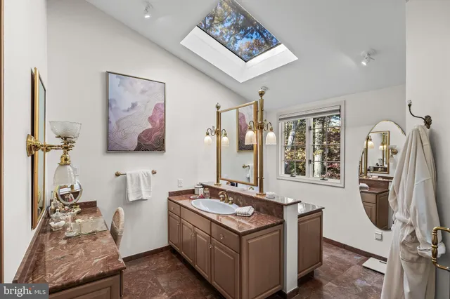 $1,595,000 | 286 Chippewa Trail, Medford Lakes, NJ 08055