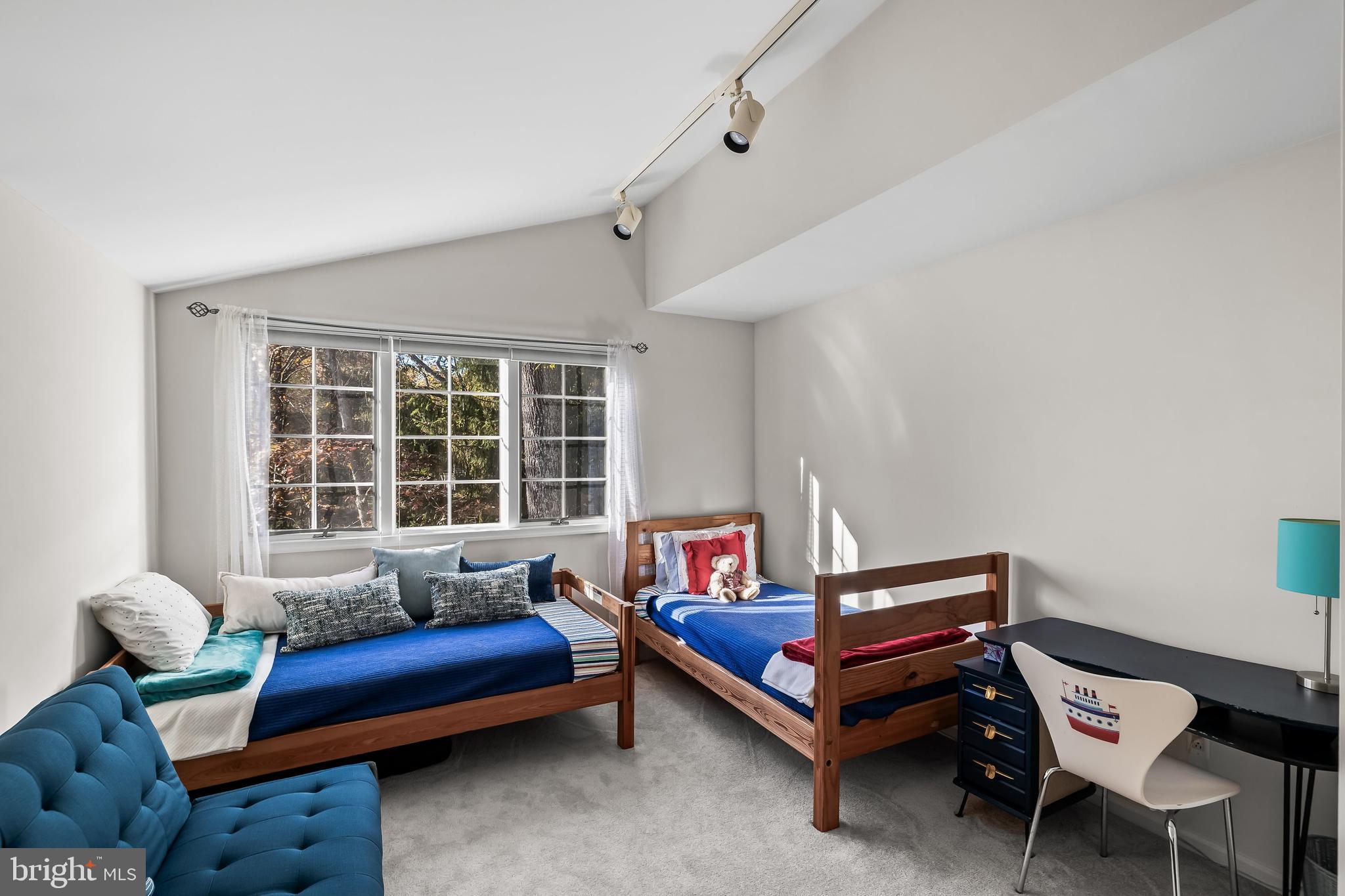 286 Chippewa Trail Medford Lakes, NJ 08055 - Photo 64 of 120 a living room with furniture and a window