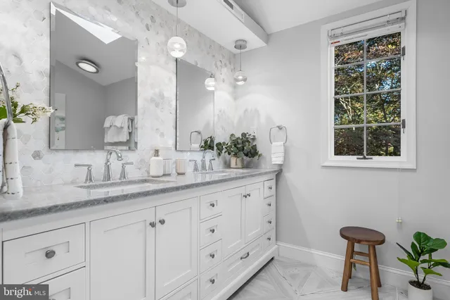 $1,595,000 | 286 Chippewa Trail, Medford Lakes, NJ 08055