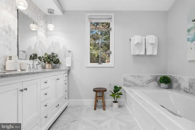 $1,595,000 | 286 Chippewa Trail, Medford Lakes, NJ 08055