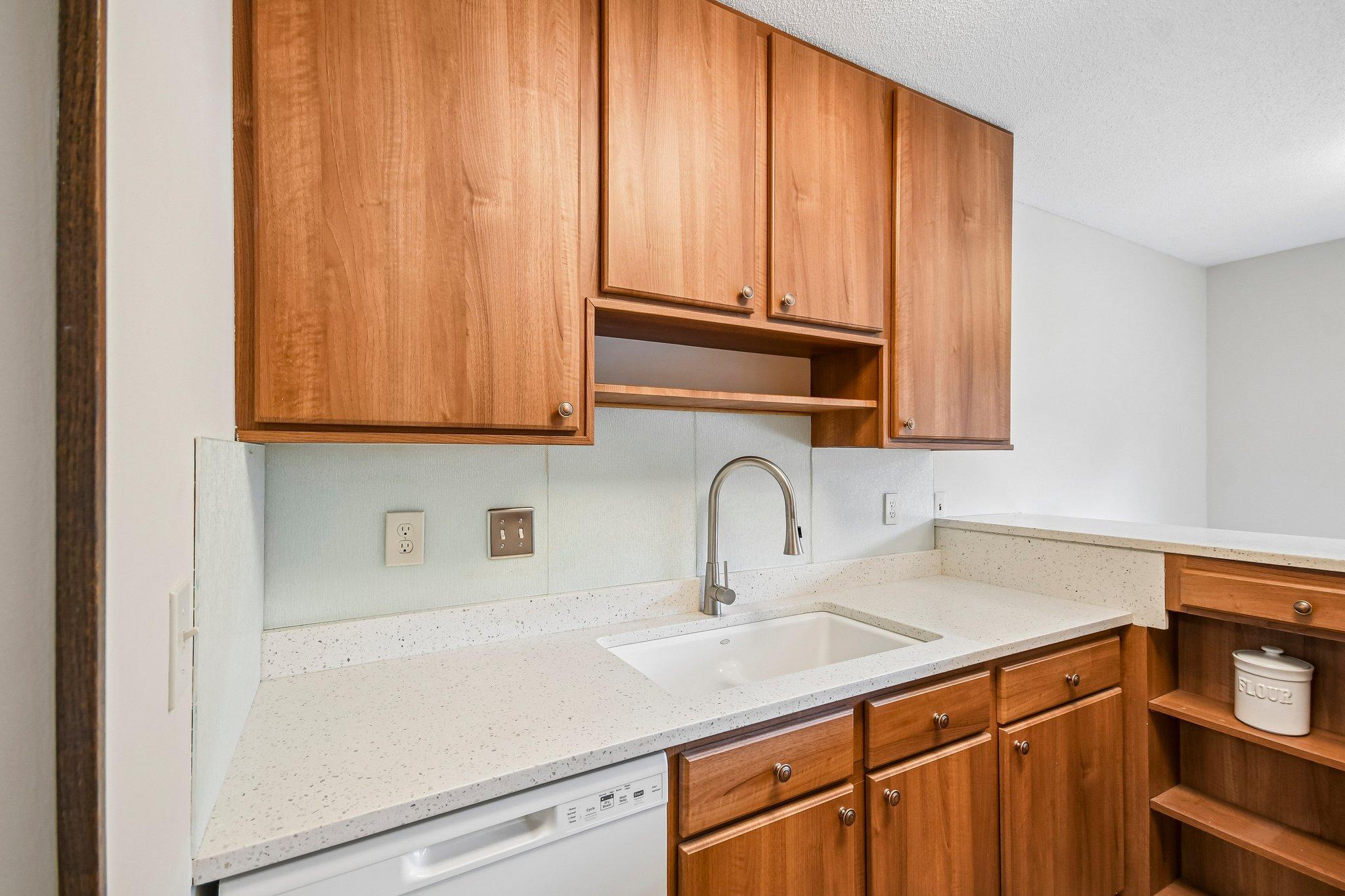 1748 McKnight Road North, Unit 24 Maplewood, MN 55109 - Photo 10 of 29 Gallery Image 10