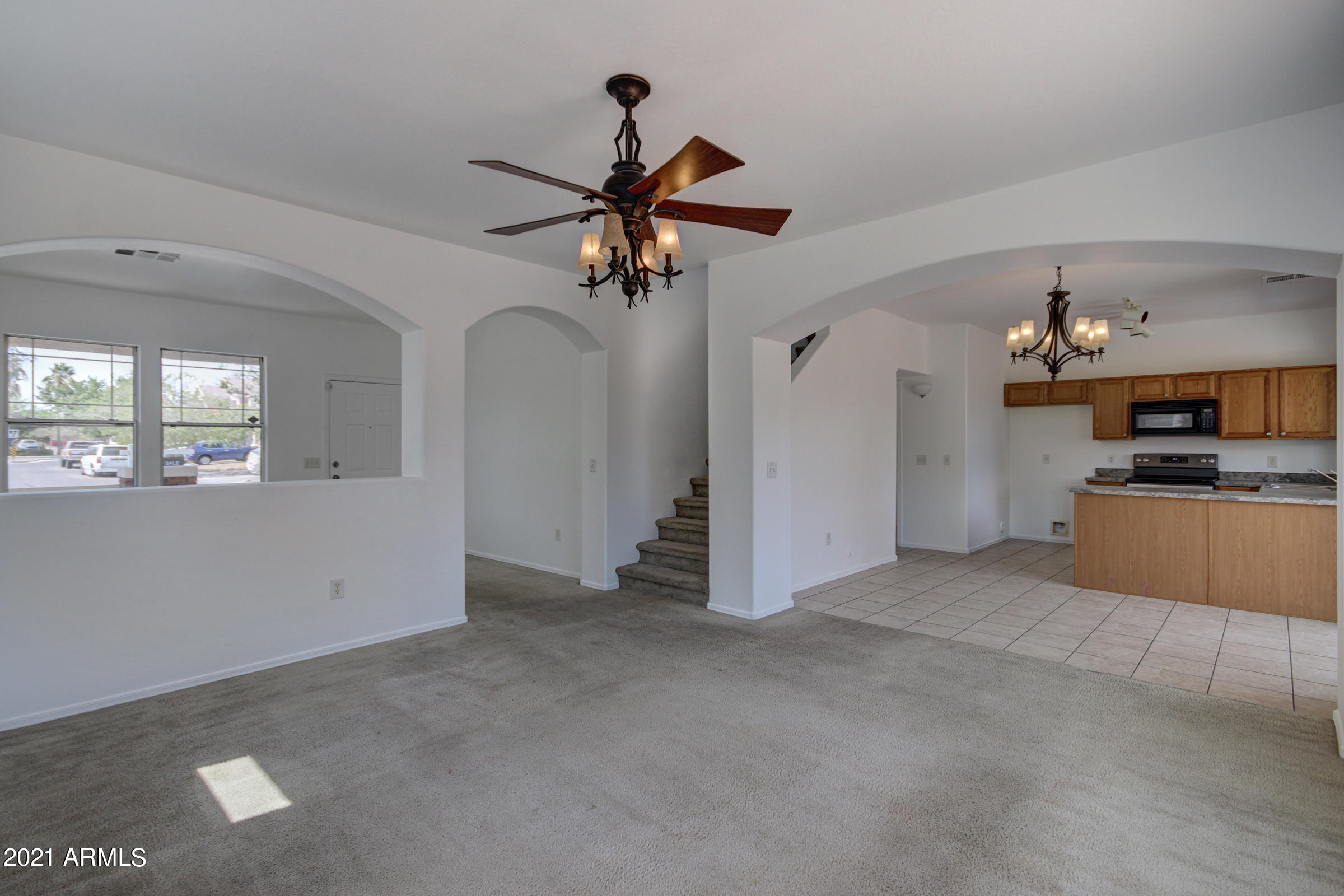 4238 West Carter Road Phoenix, AZ 85041 - Photo 6 of 25 Living Room