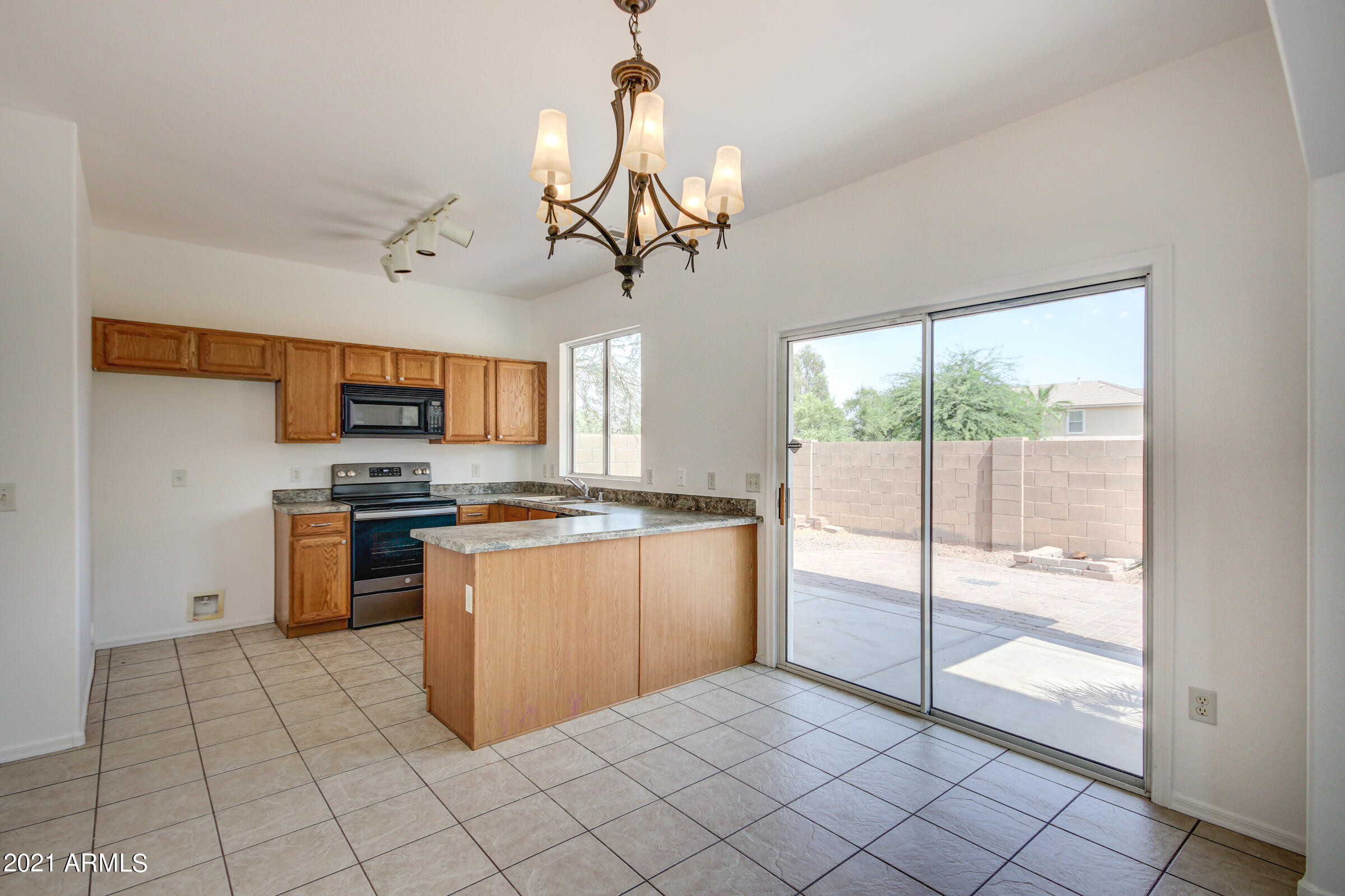4238 West Carter Road Phoenix, AZ 85041 - Photo 8 of 25 Kitchen