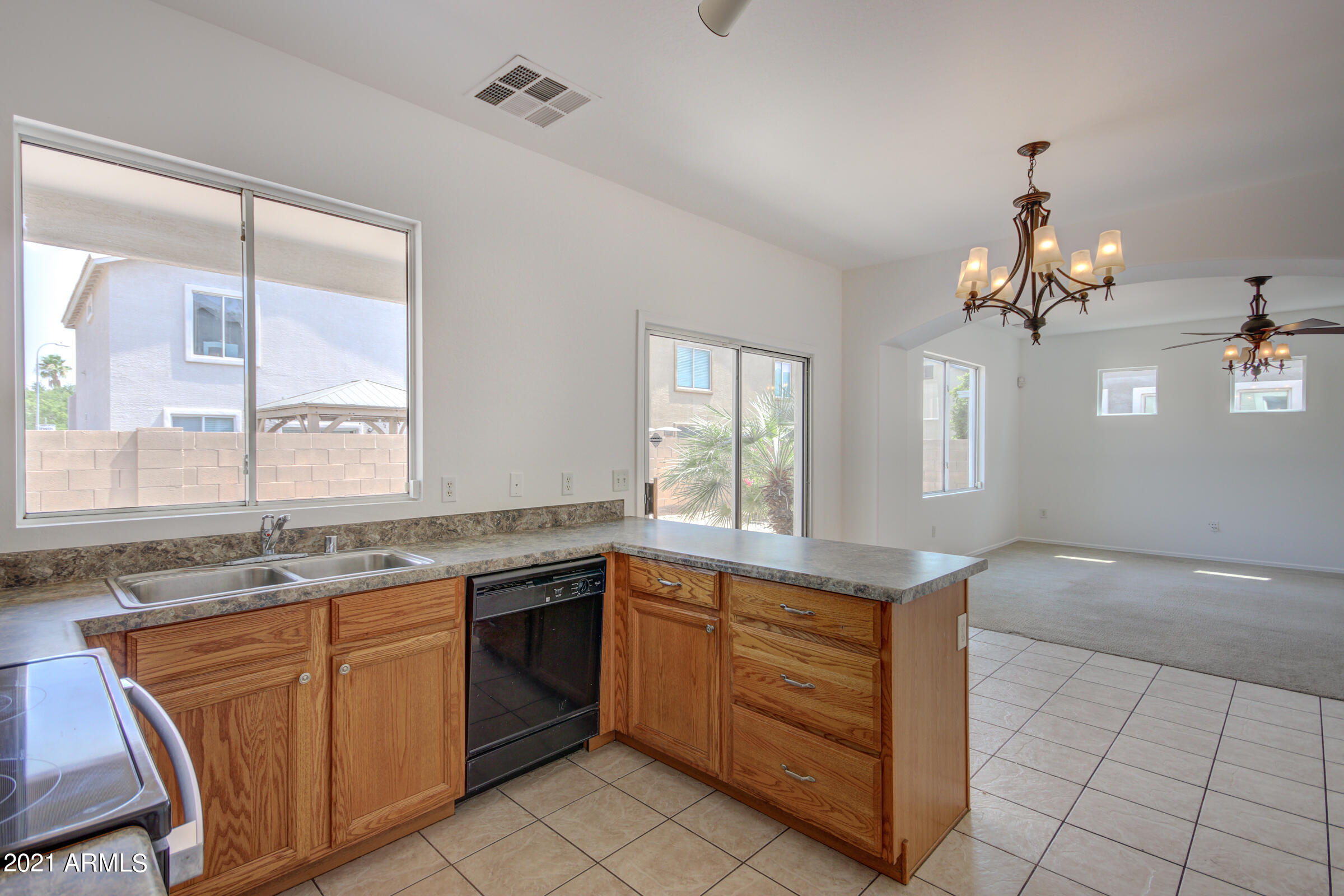 4238 West Carter Road Phoenix, AZ 85041 - Photo 9 of 25 Kitchen