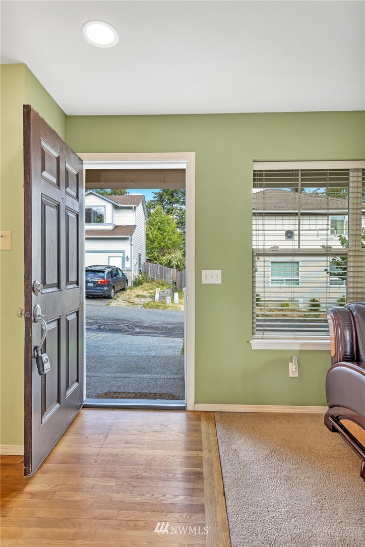 1727 Southeast 30th Place Renton, WA 98055 - Photo 3 of 24 Gallery Image 3