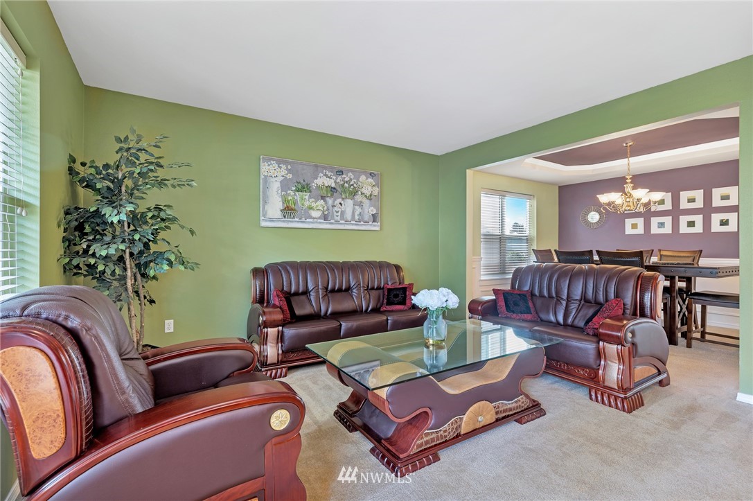 1727 Southeast 30th Place Renton, WA 98055 - Photo 4 of 24 Gallery Image 4