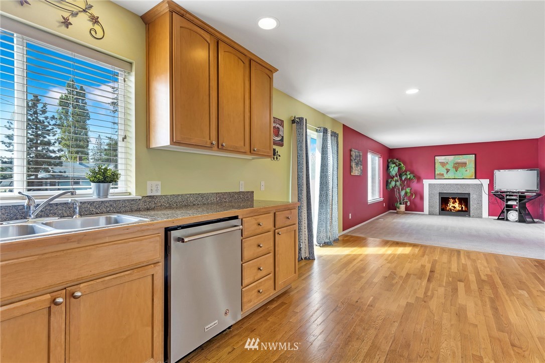 1727 Southeast 30th Place Renton, WA 98055 - Photo 9 of 24 Gallery Image 9