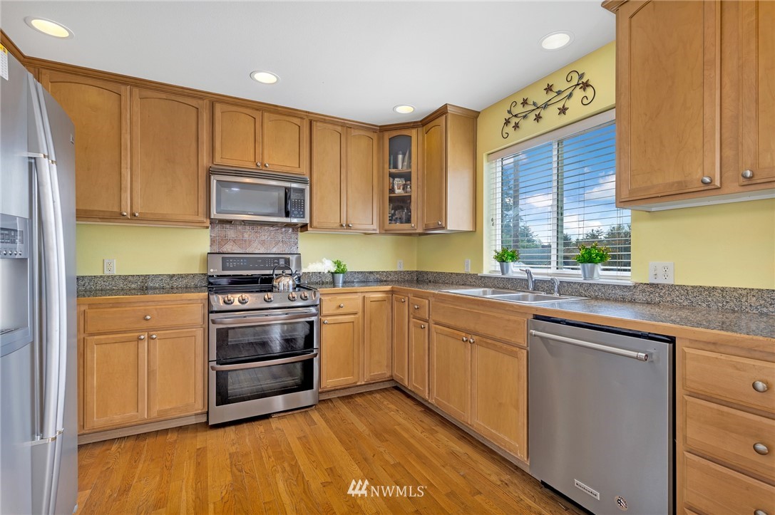 1727 Southeast 30th Place Renton, WA 98055 - Photo 10 of 24 Gallery Image 10