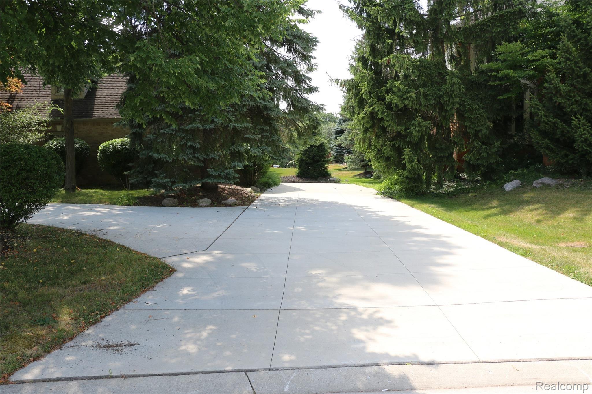 3660 Edinborough Drive Rochester, MI 48306 - Photo 9 of 68 New driveway
