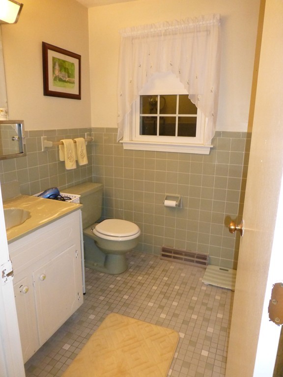 91 Drummer Road, Unit 91 Acton, MA 01720 - Photo 14 of 17 a bathroom with a toilet a sink and a shower