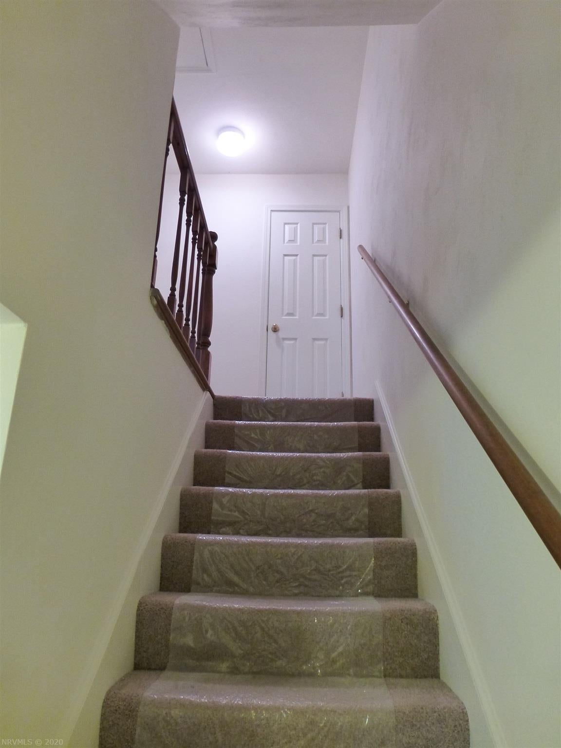 2410 Ridge Road Blacksburg, VA 24060 - Photo 16 of 31 Gallery Image 16