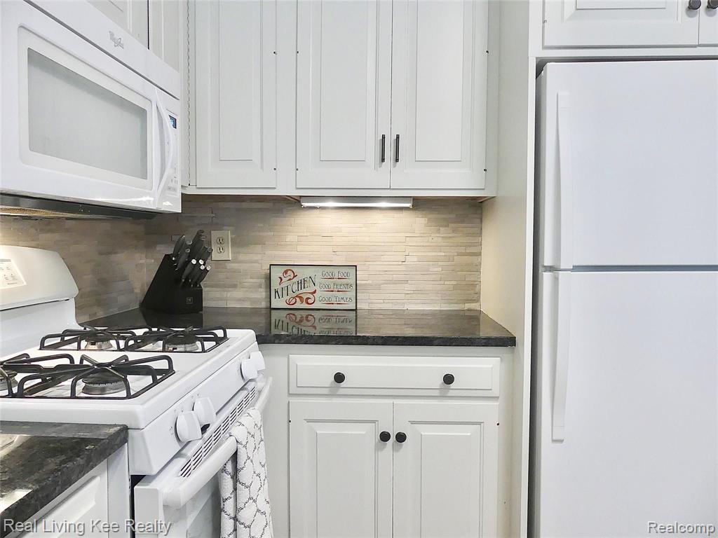 1355 Autumn Lane Rochester Hills, MI 48306 - Photo 13 of 40