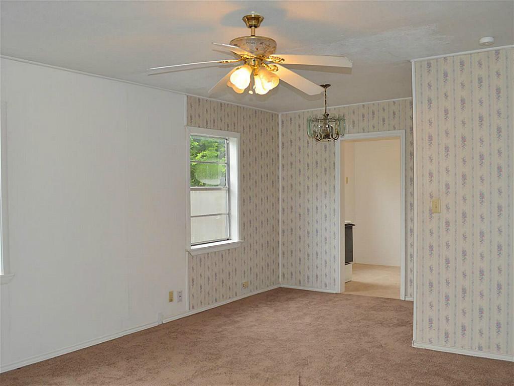 Dining area off of the kitchen, Brand new Carpet throughout & Fresh Paint inside & Outside