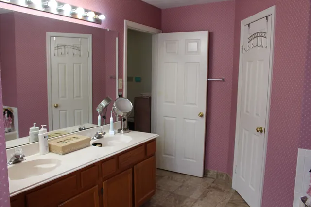 $2,200 | 7063 River Garden Drive, Houston, TX 77095