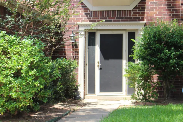 $2,200 | 7063 River Garden Drive, Houston, TX 77095