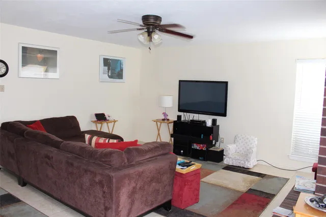 $2,200 | 7063 River Garden Drive, Houston, TX 77095