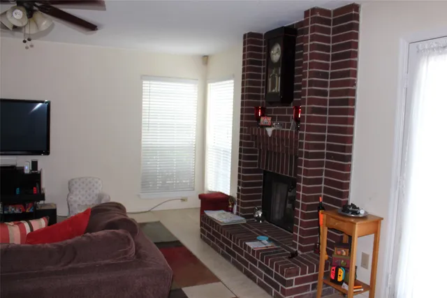 $2,200 | 7063 River Garden Drive, Houston, TX 77095