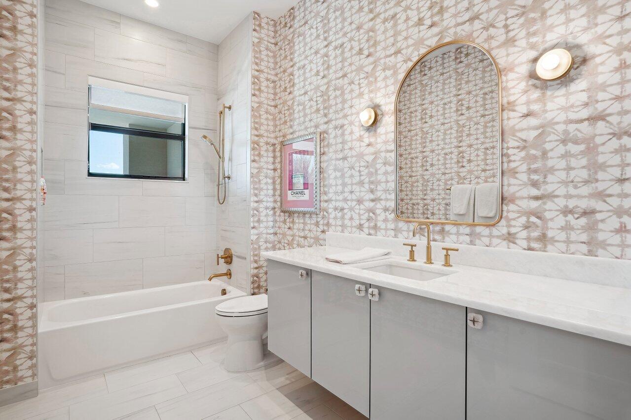 9673 Vescovato Way Boca Raton, FL 33496 - Photo 54 of 93 Guest Bath