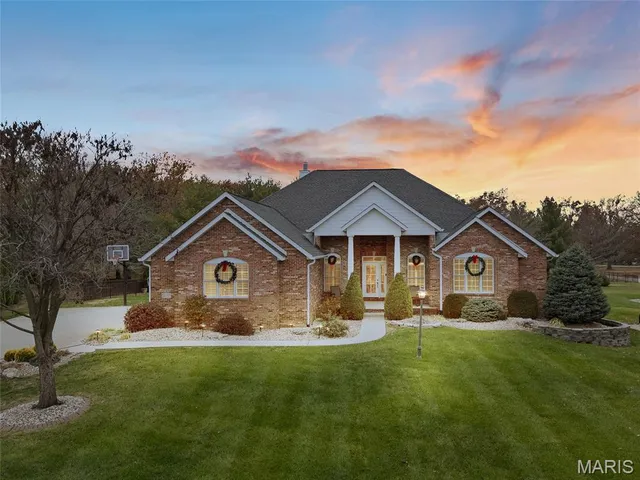 $859,900 | 5330 Fox Cir Drive, Edwardsville, IL 62025