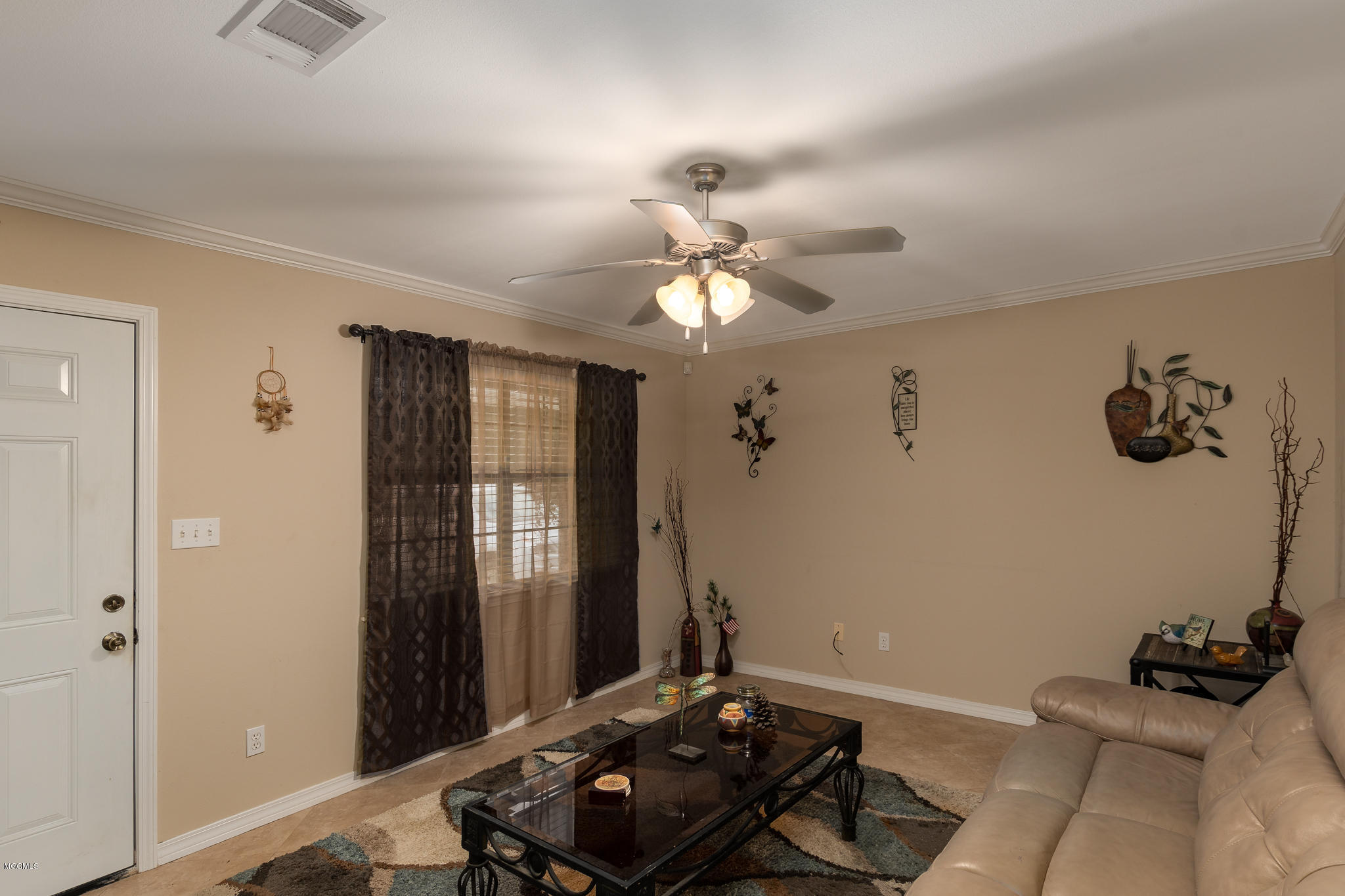 42 Oliver Davis Road Picayune, MS 39466 - Photo 3 of 14 Living area