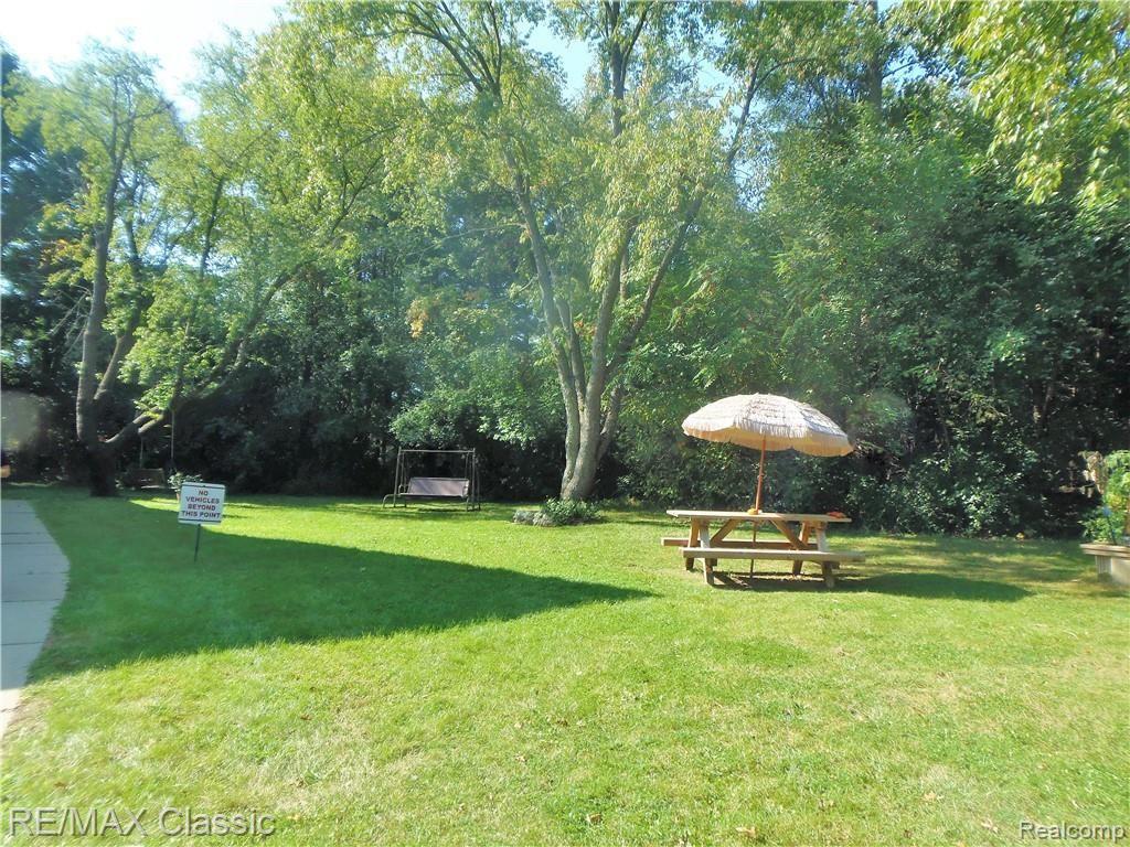 2049 Duck Lake Road North, Unit 5 Highland, MI 48356 - Photo 9 of 15