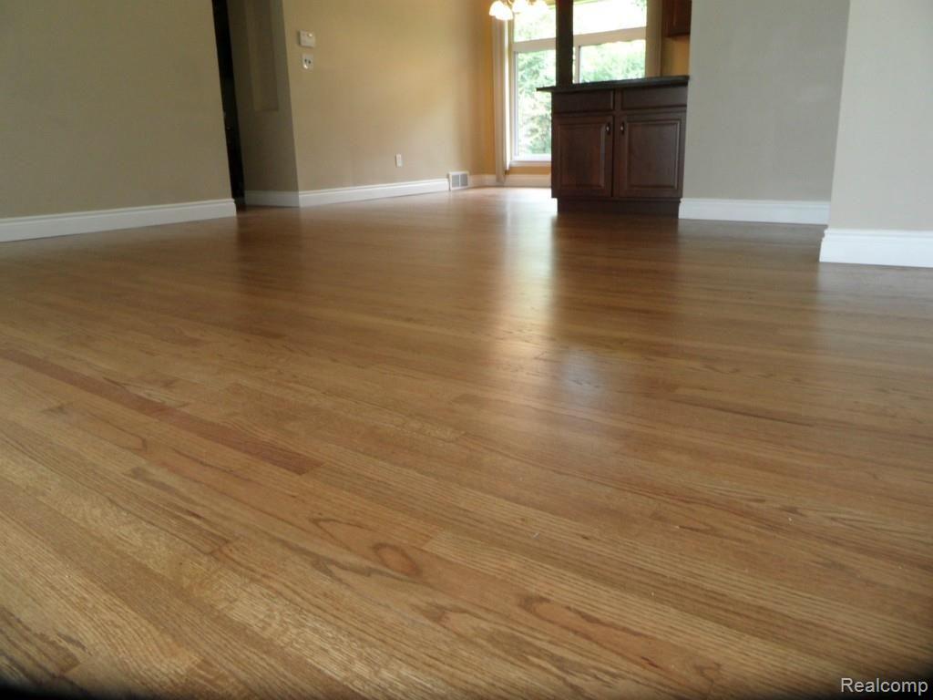 1825 East Maple Road Birmingham, MI 48009 - Photo 3 of 17 SAM_4713.jpg