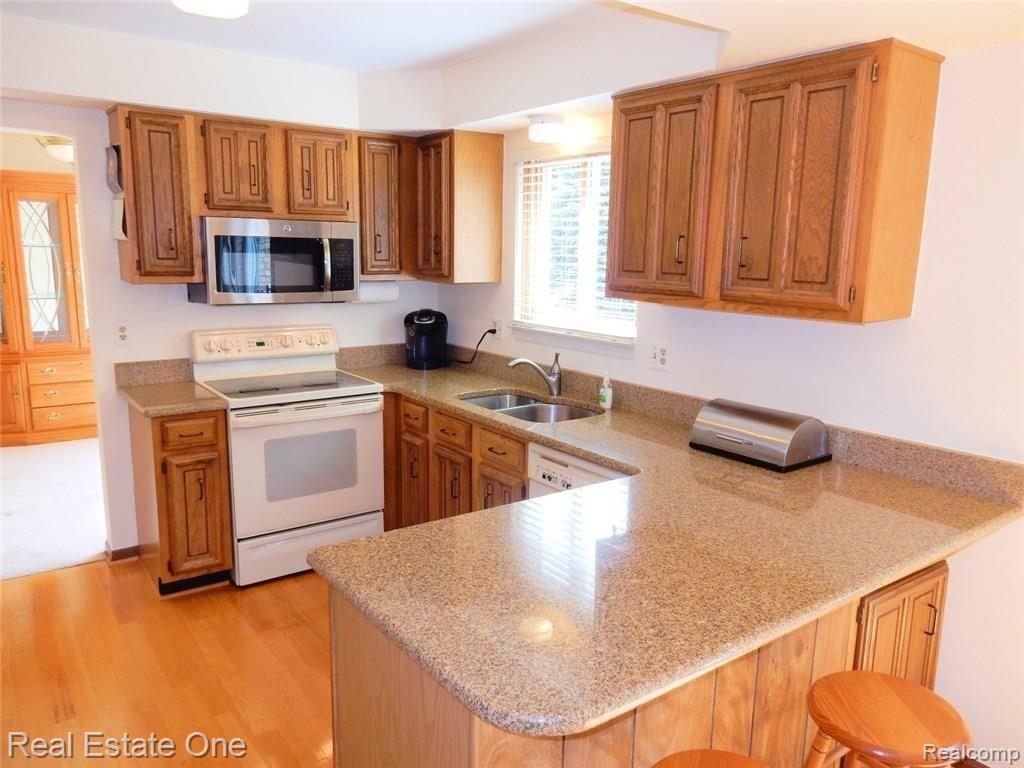 745 Lion Street Rochester Hills, MI 48307 - Photo 23 of 80