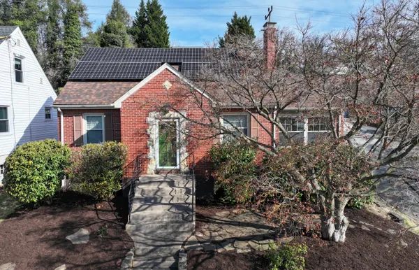 $374,950 | 815 Windsor Avenue Southwest, Roanoke, VA 24015