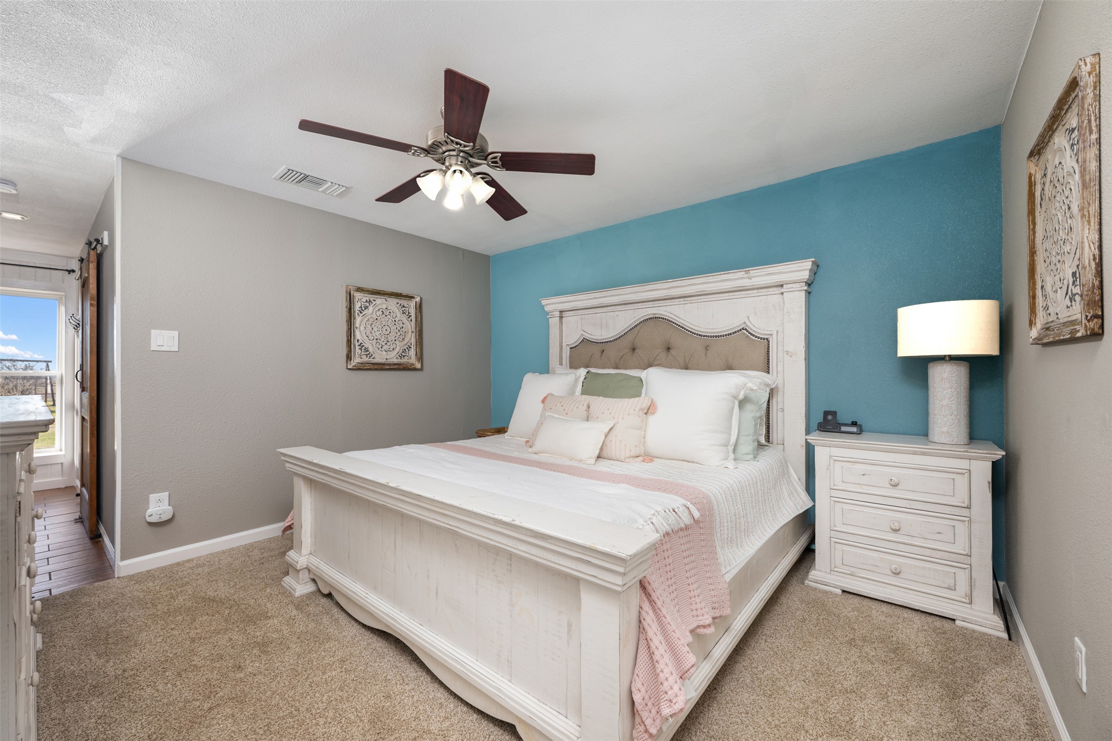 6501 County Road 239 Jarrell, TX 76537 - Photo 15 of 40 Primary bedroom with enormous walk in closet