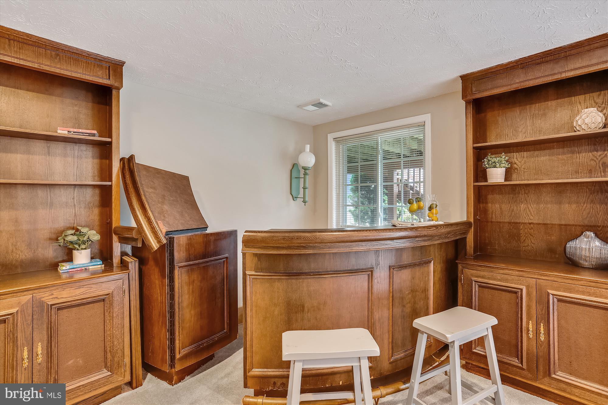 6600 Garrett Road Rockville, MD 20855 - Photo 40 of 66 Wet bar & built-ins