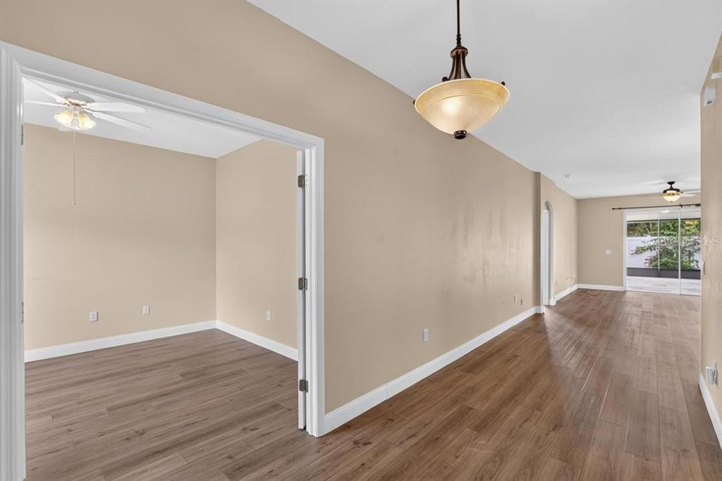 5605 Hawklake Road Lithia, FL 33547 - Photo 6 of 40 Gallery Image 6