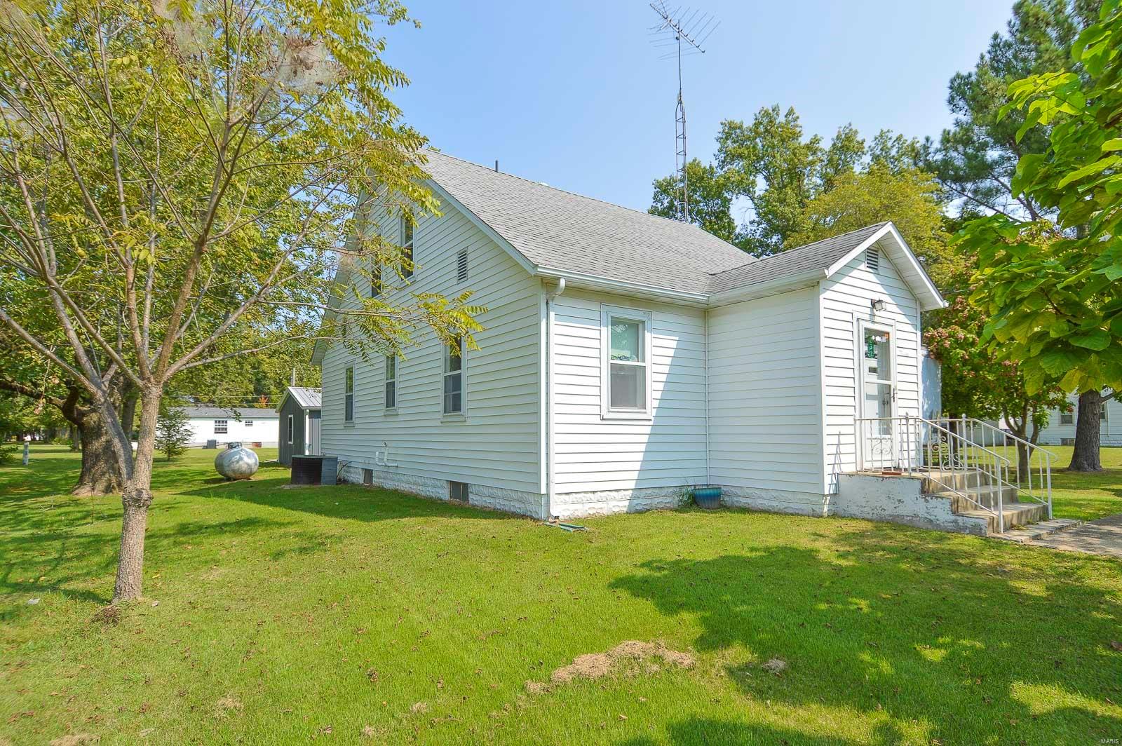 231 Main Street Radom, IL 62808 - Photo 2 of 36 Gallery Image 2