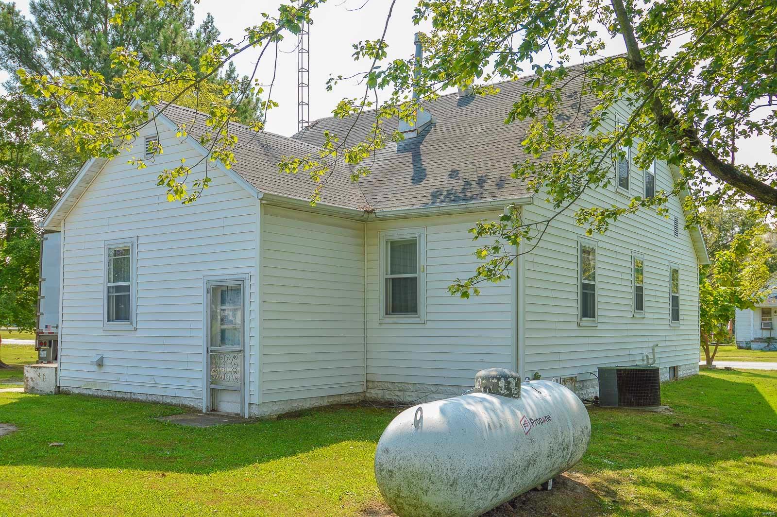 231 Main Street Radom, IL 62808 - Photo 3 of 36 Gallery Image 3
