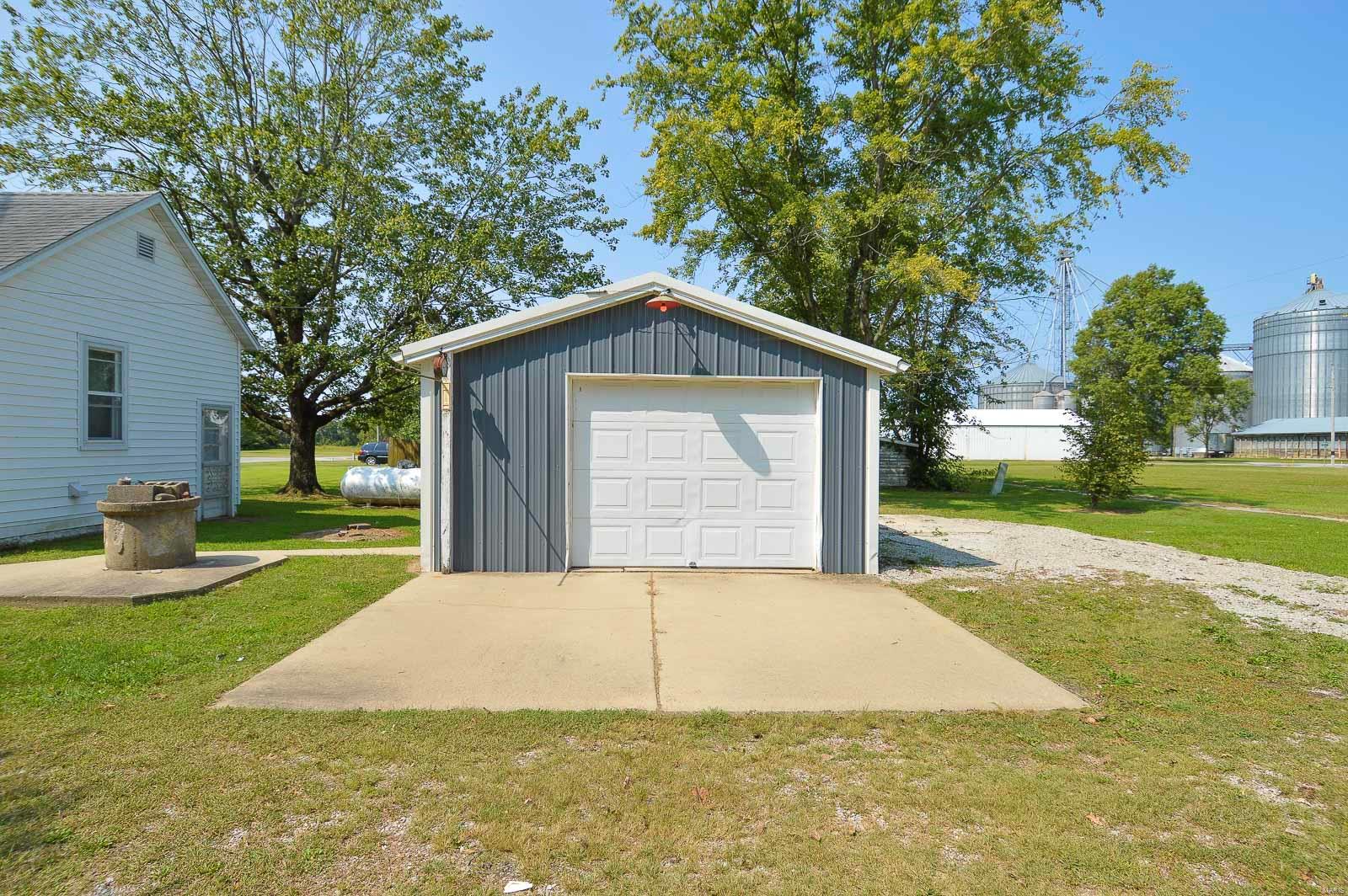 231 Main Street Radom, IL 62808 - Photo 6 of 36 Gallery Image 6