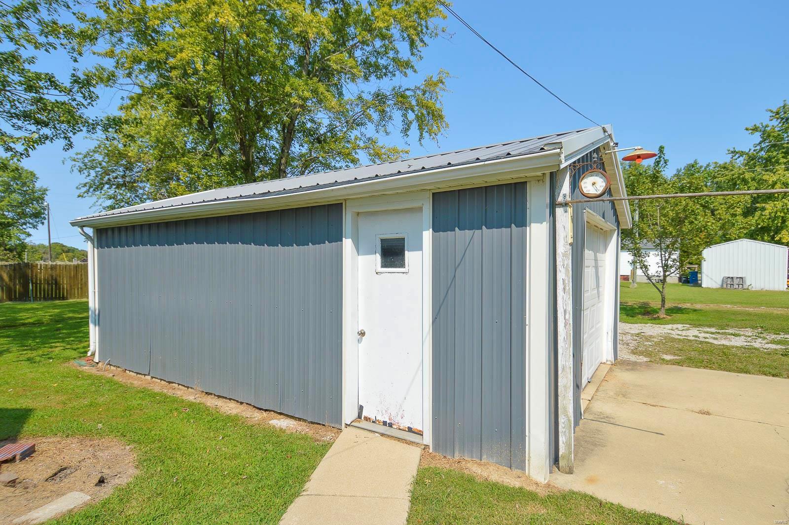 231 Main Street Radom, IL 62808 - Photo 7 of 36 Gallery Image 7