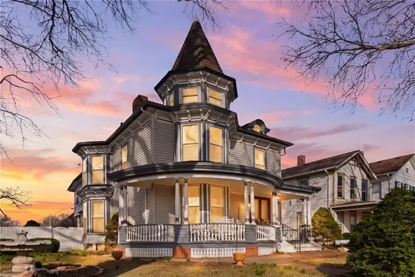 $460,000 | 309 North Esplanade Street, Leavenworth, KS 66048