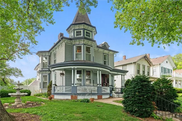 $475,000 | 309 North Esplanade Street, Leavenworth, KS 66048