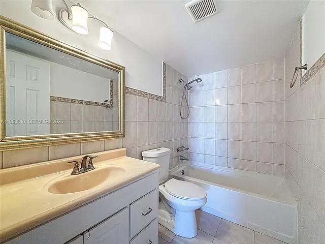 $1,900 | 1100 Southeast 4th Avenue, Unit 31, Deerfield Beach, FL 33441