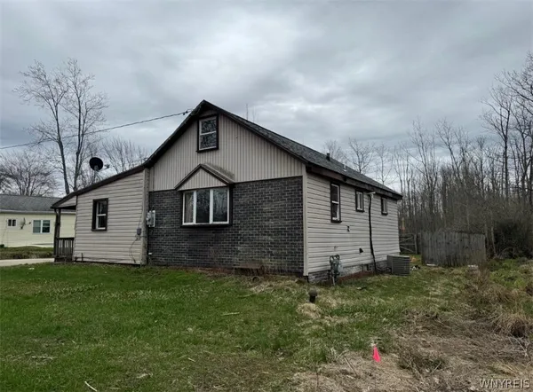 $1,000 | 501 Roanoke Avenue, Evans, NY 14006