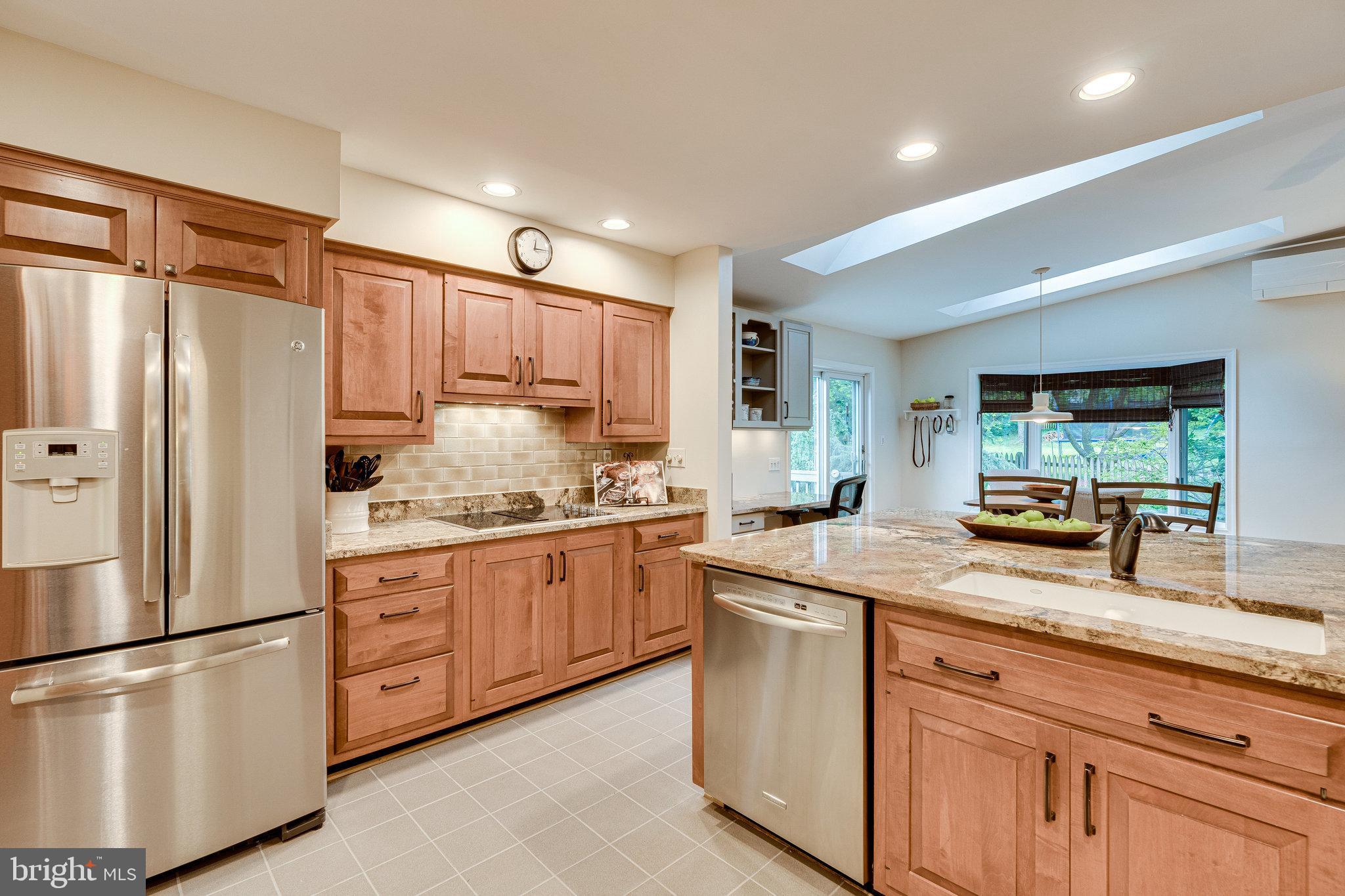 11605 Vale Road Oakton, VA 22124 - Photo 10 of 68 Stainless Steel Appliances