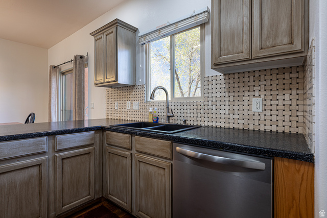 6 300th Road North, Unit I6 Kanab, UT 84741 - Photo 15 of 37 Kitchen with stainless steel dishwasher, tasteful backsplash, and a peninsula