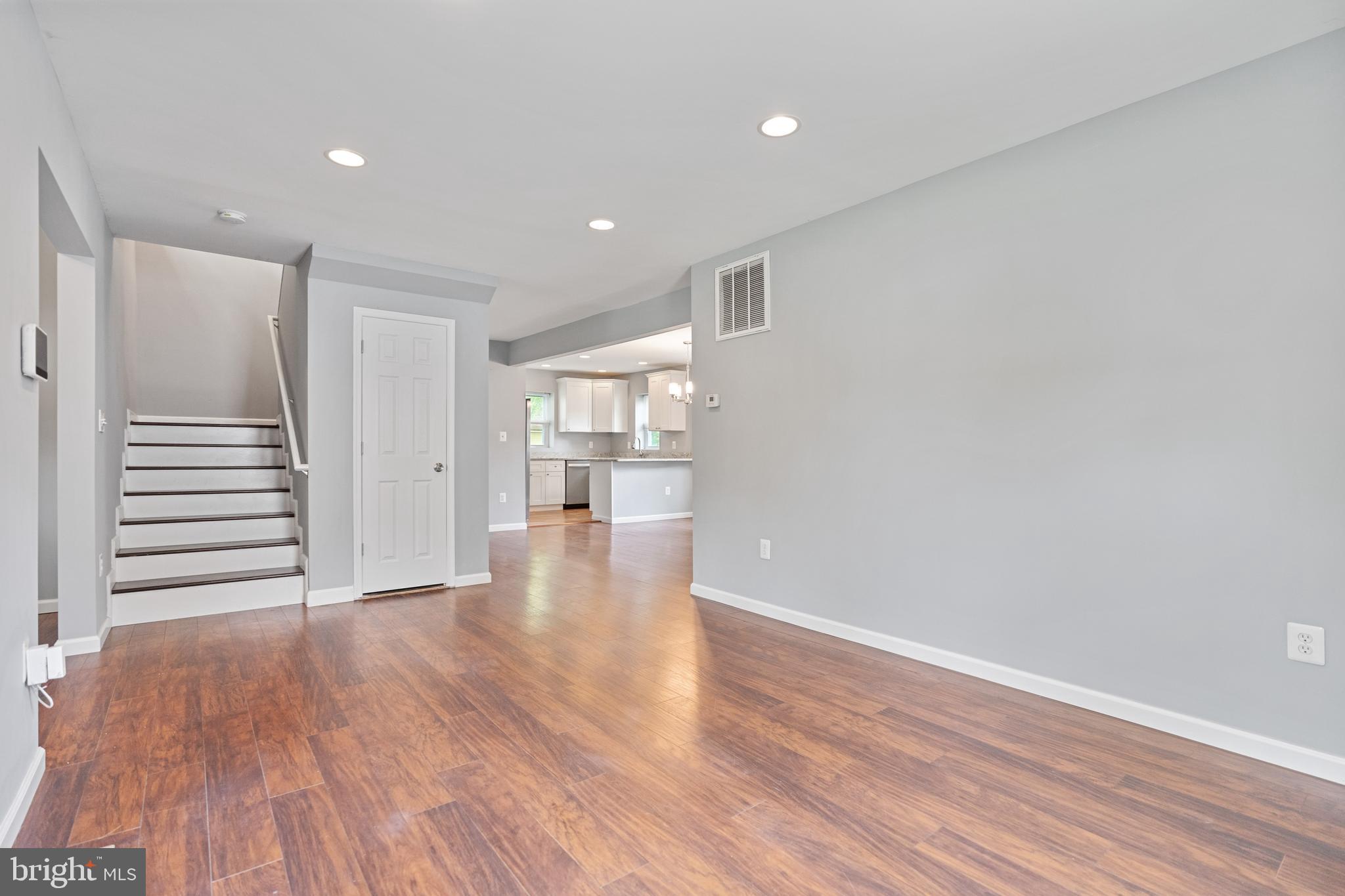 4503 Allies Road Morningside, MD 20746 - Photo 5 of 42 Living Room