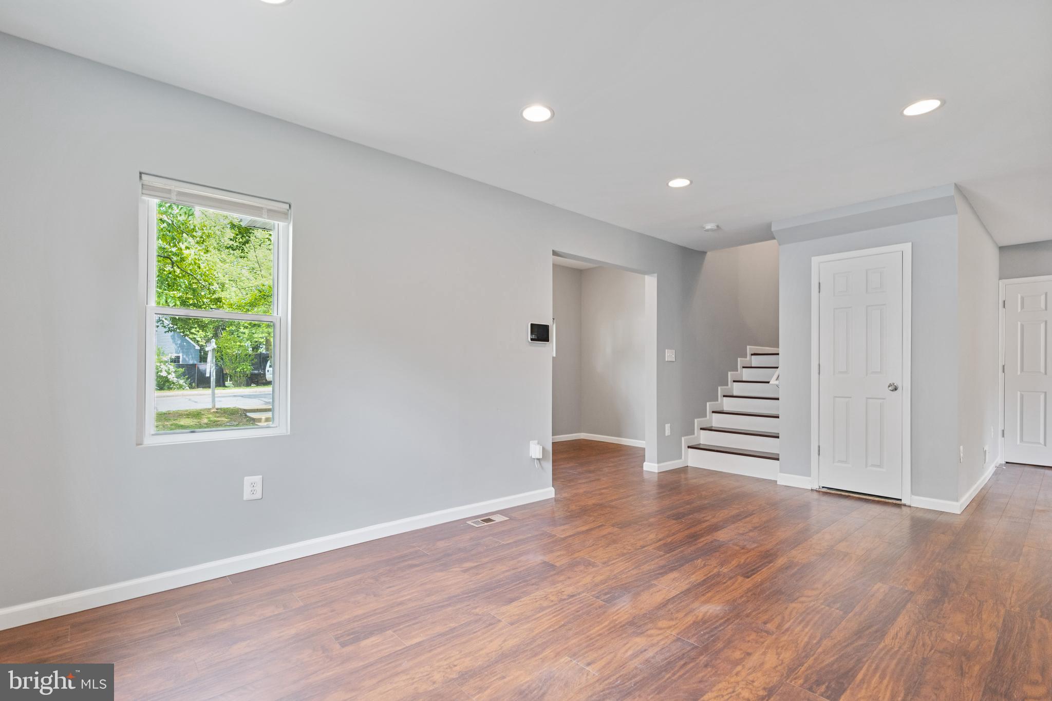 4503 Allies Road Morningside, MD 20746 - Photo 6 of 42 Living Room