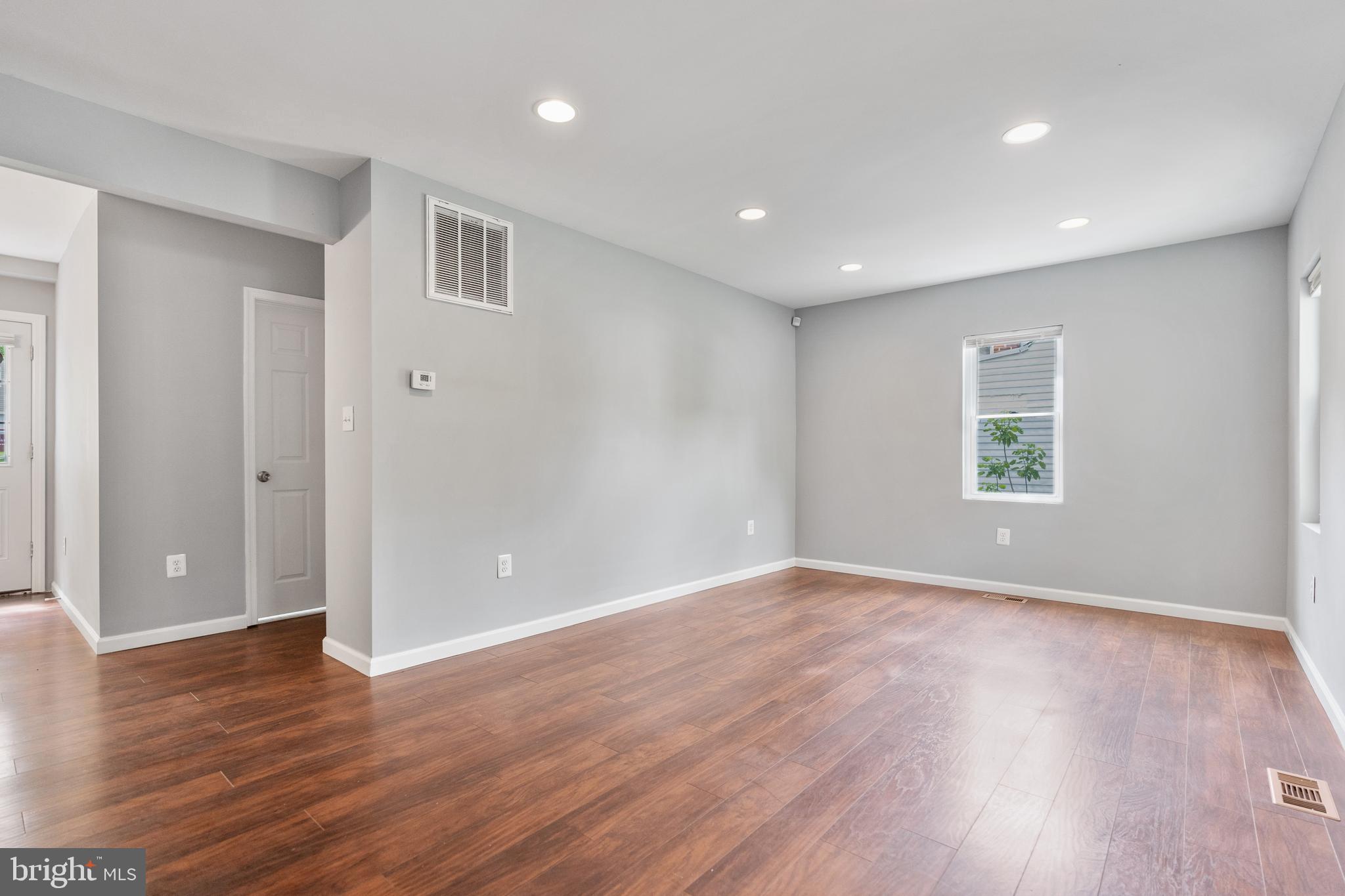 4503 Allies Road Morningside, MD 20746 - Photo 8 of 42 Living Room