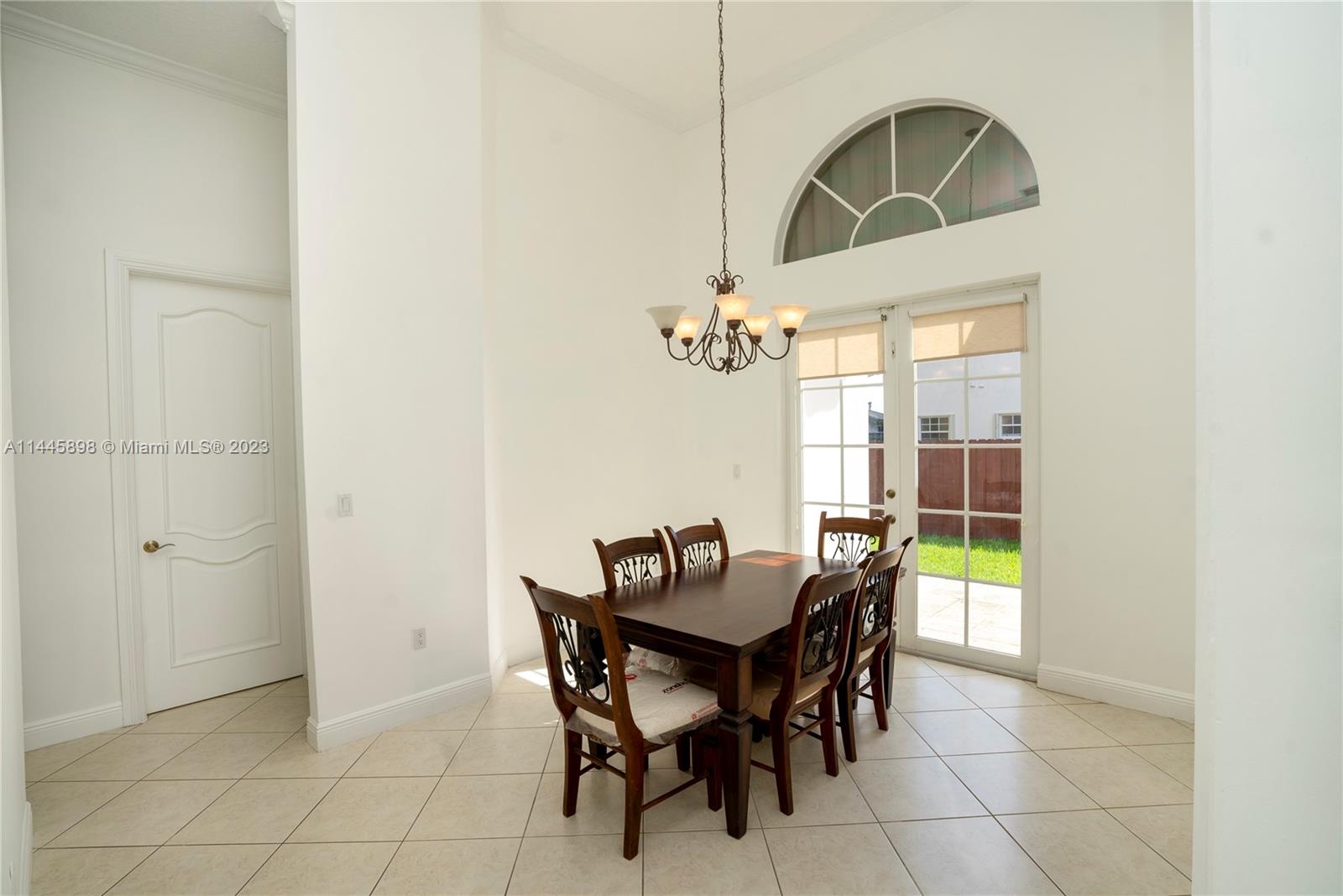 Kendall Miami, FL 33176 - Photo 11 of 28 a view of a dining room with furniture