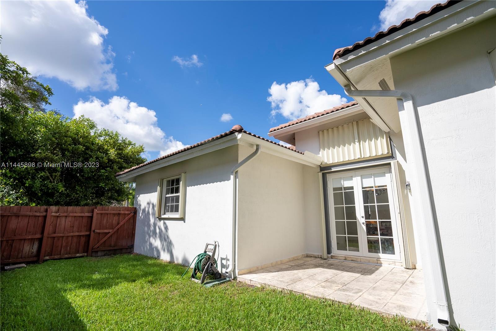 Kendall Miami, FL 33176 - Photo 26 of 28 a front view of a house with a yard