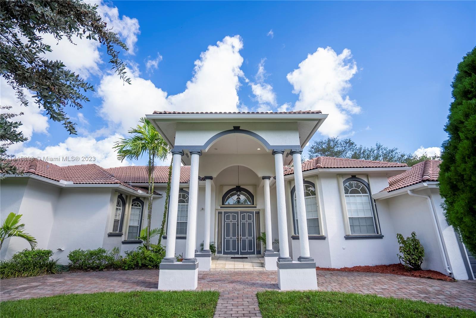 Kendall Miami, FL 33176 - Photo 3 of 28 a front view of a house with a garden