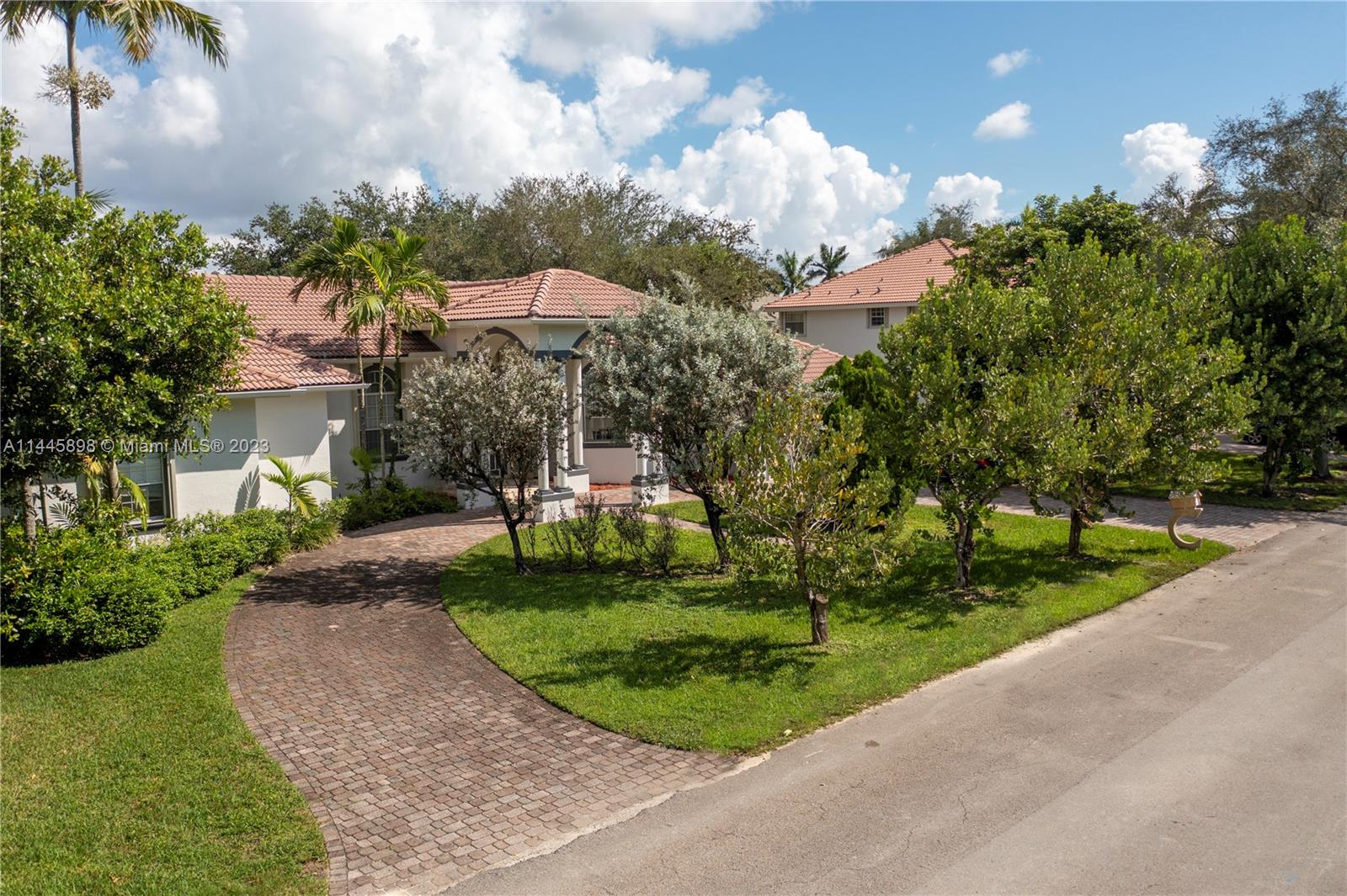 Kendall Miami, FL 33176 - Photo 4 of 28 a view of a backyard