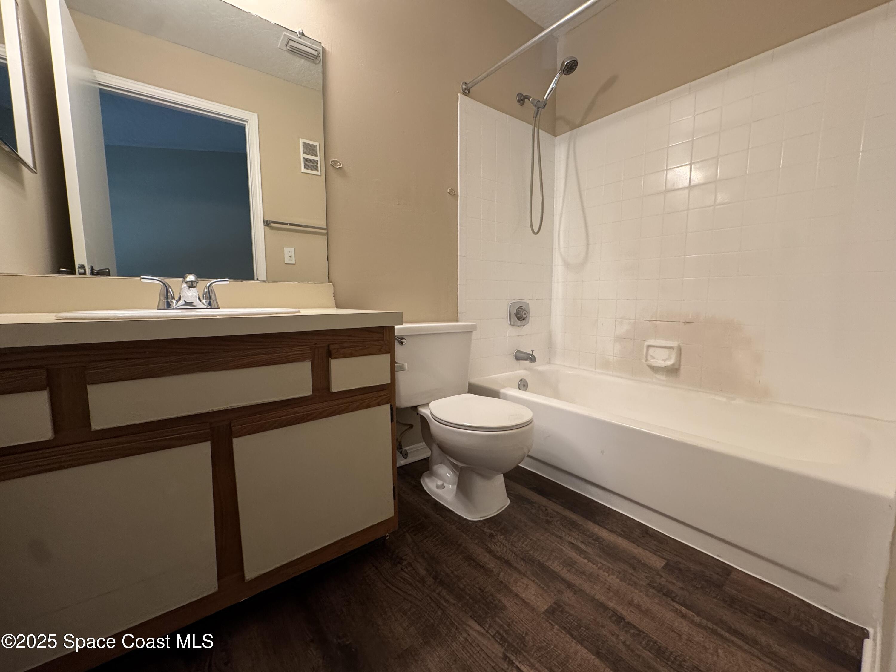 7667 North Wickham Road, Unit 1215 Melbourne, FL 32940 - Photo 15 of 32 Guest bathroom